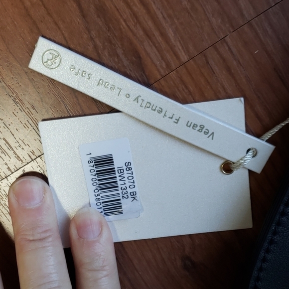 Isabelle Black Vegan Crossbody NWT - Picture 3 of 7